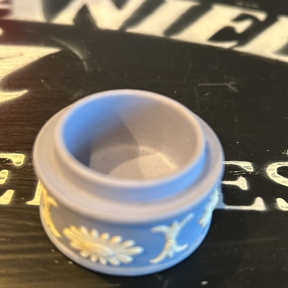 Vintage Wedgwood Blue Jasperware Mini Trinket Ring Box - Picture 6 of 7